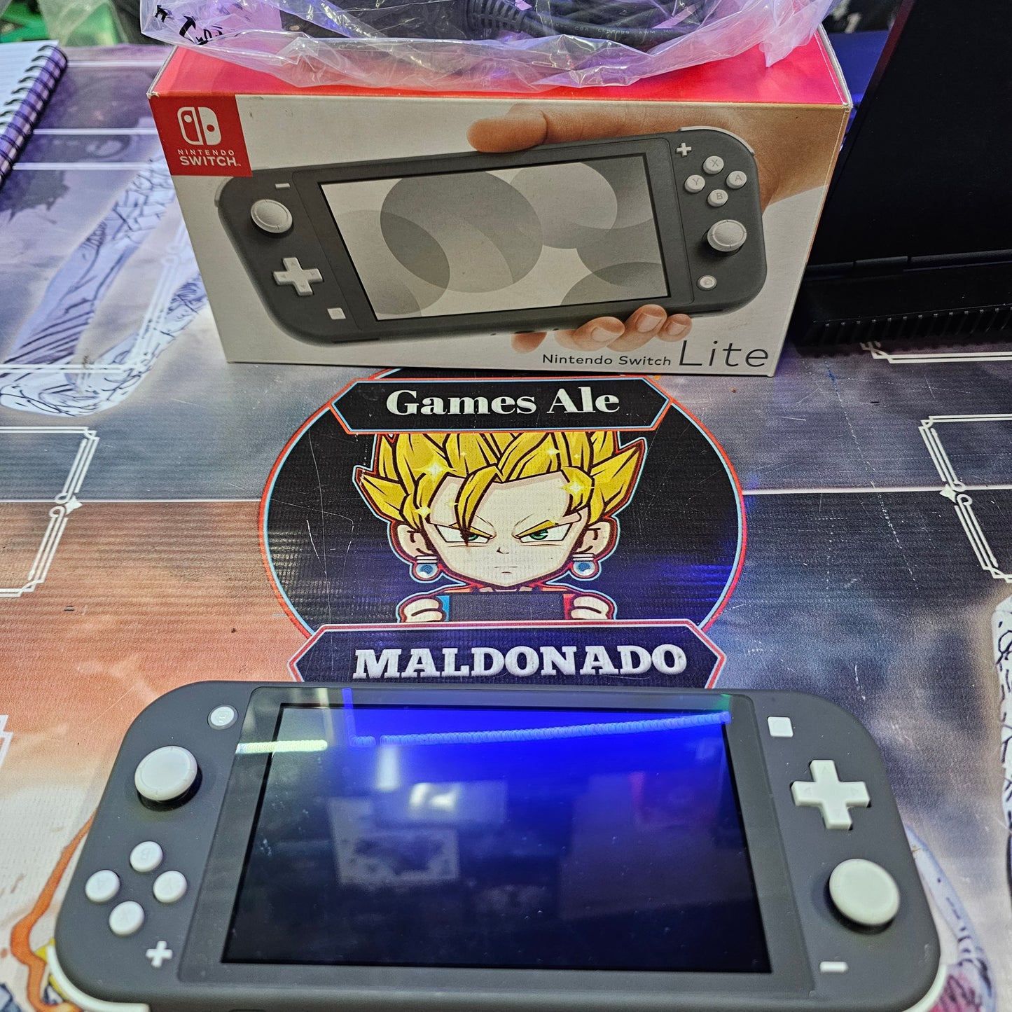 NINTENDO SWITCH LITE GRIS (USADA CON GARANTÍA)