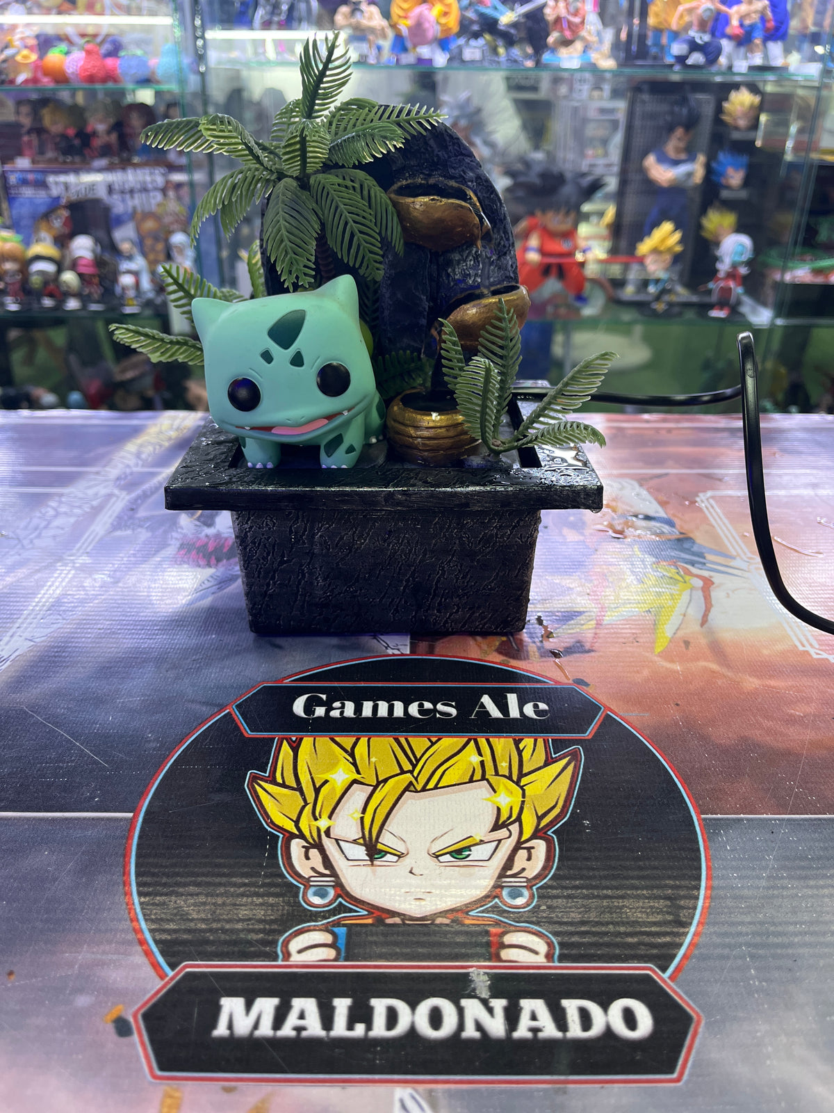 FUENTE DECORATIVA POKEMON ARTESANAL CON FIGURA OFICIAL ( BULBASAUR)