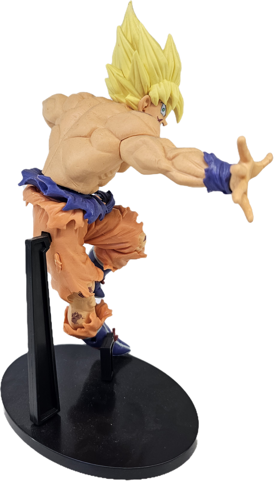 FIGURA DE GOKU SUPER SAIYAN TIRANDO PODER DRAGON BALL