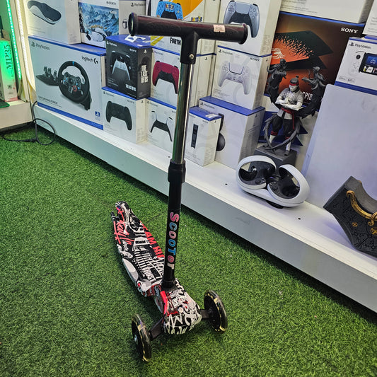 MONOPATIN SCOOTER CON DISEÑO NEGRO Y BLACO