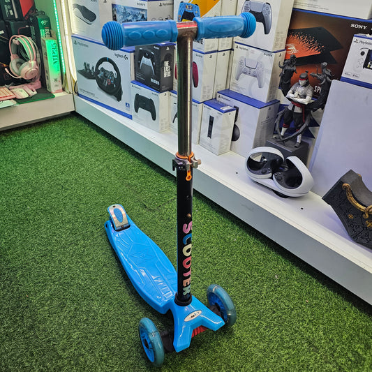 MONOPATIN SCOOTER CELESTE LISO (EXHIBICION)
