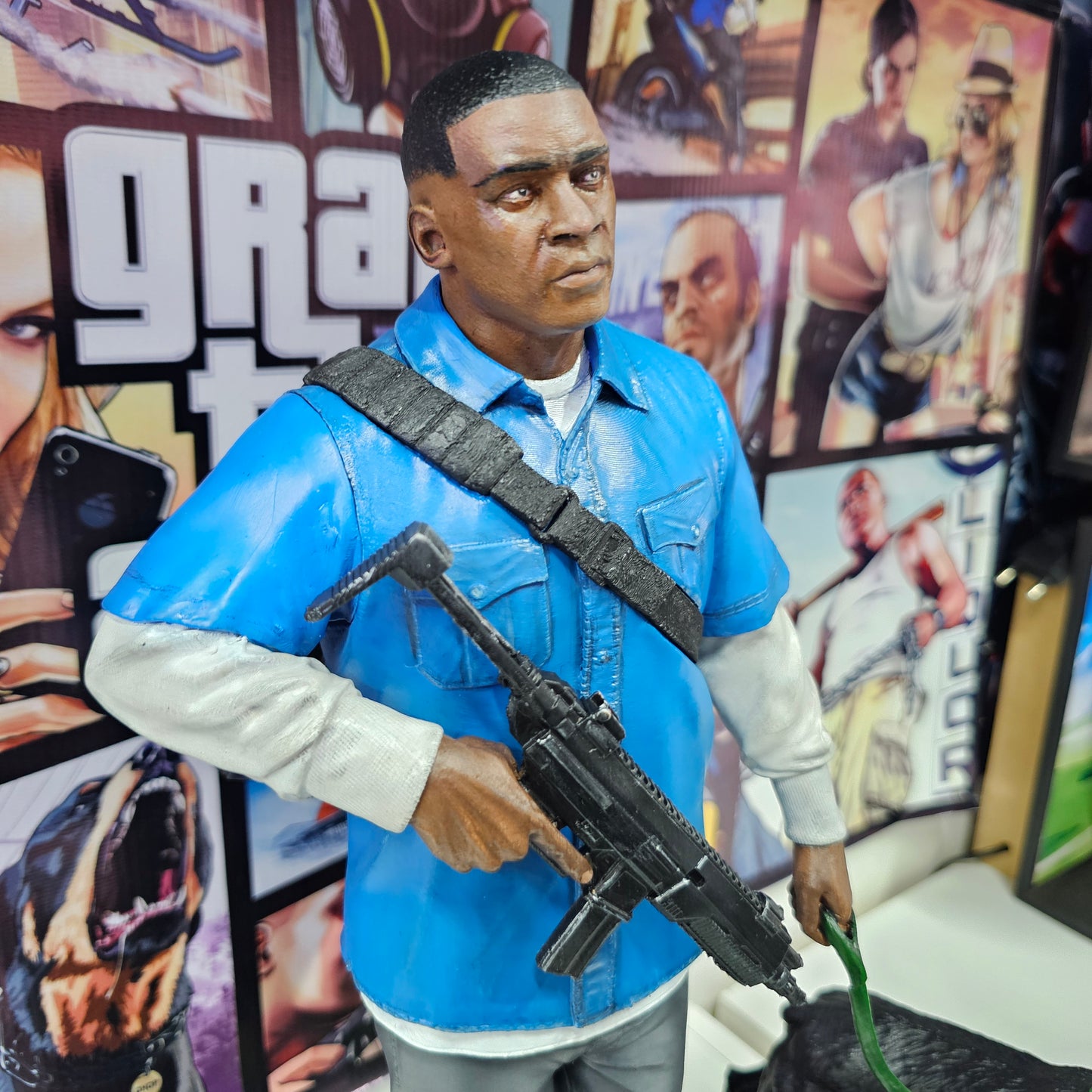 FRANKLIN GTA V FIGURA DE 40CM MAS PERRO DE 19CM GTA 5
