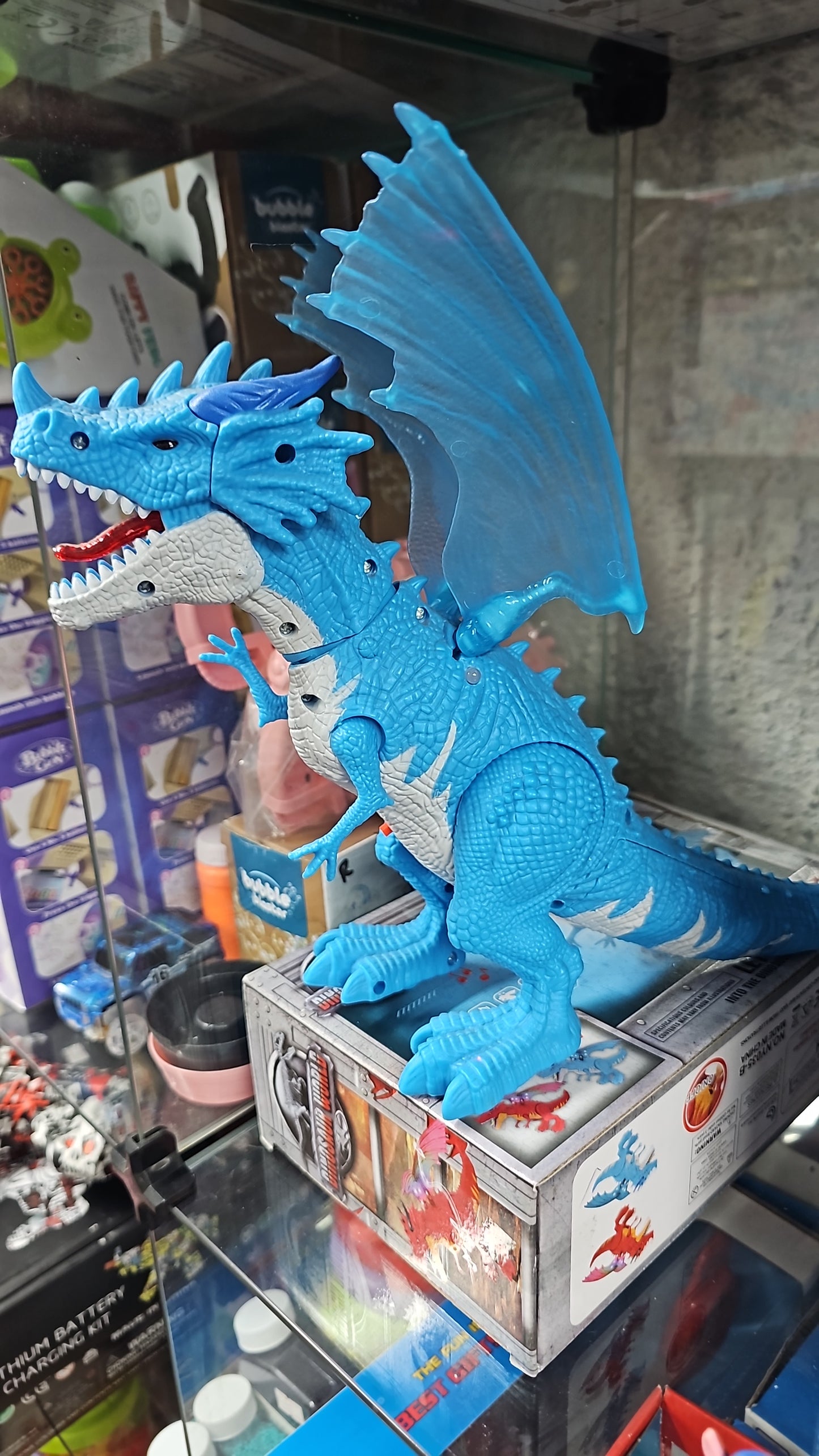 DINOSAURIO CON ALAS, LUZ, SONIDO Y MOVIMIENTO