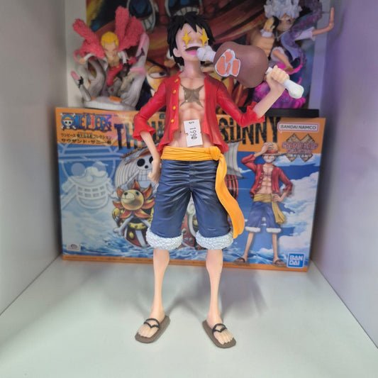 FIGURA LUFFY COMIENDO ONE PIECE