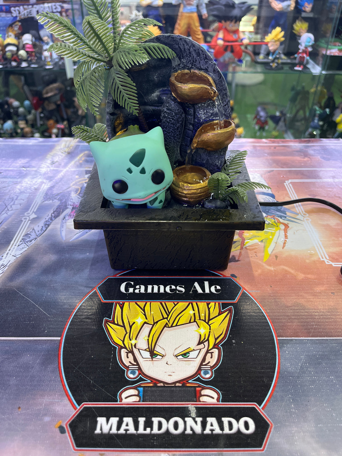 FUENTE DECORATIVA POKEMON ARTESANAL CON FIGURA OFICIAL ( BULBASAUR)