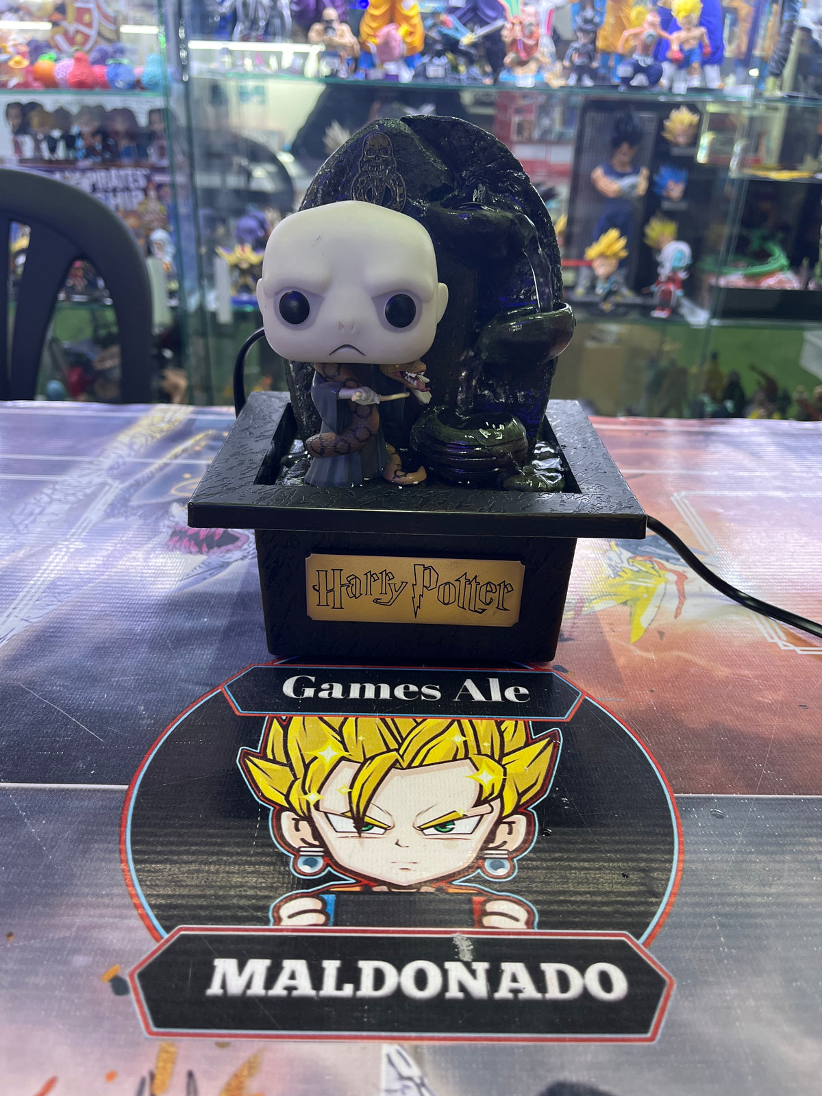 FUENTE DECORATIVA HARRY POTTER ARTESANAL CON FIGURA OFICIAL ( VOLDEMORT)