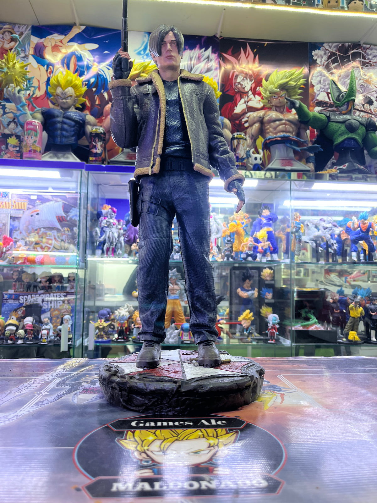 LEON SCOTT RESIDENT EVIL 4 DE 50CM ( IMPRESIÓN 3D)