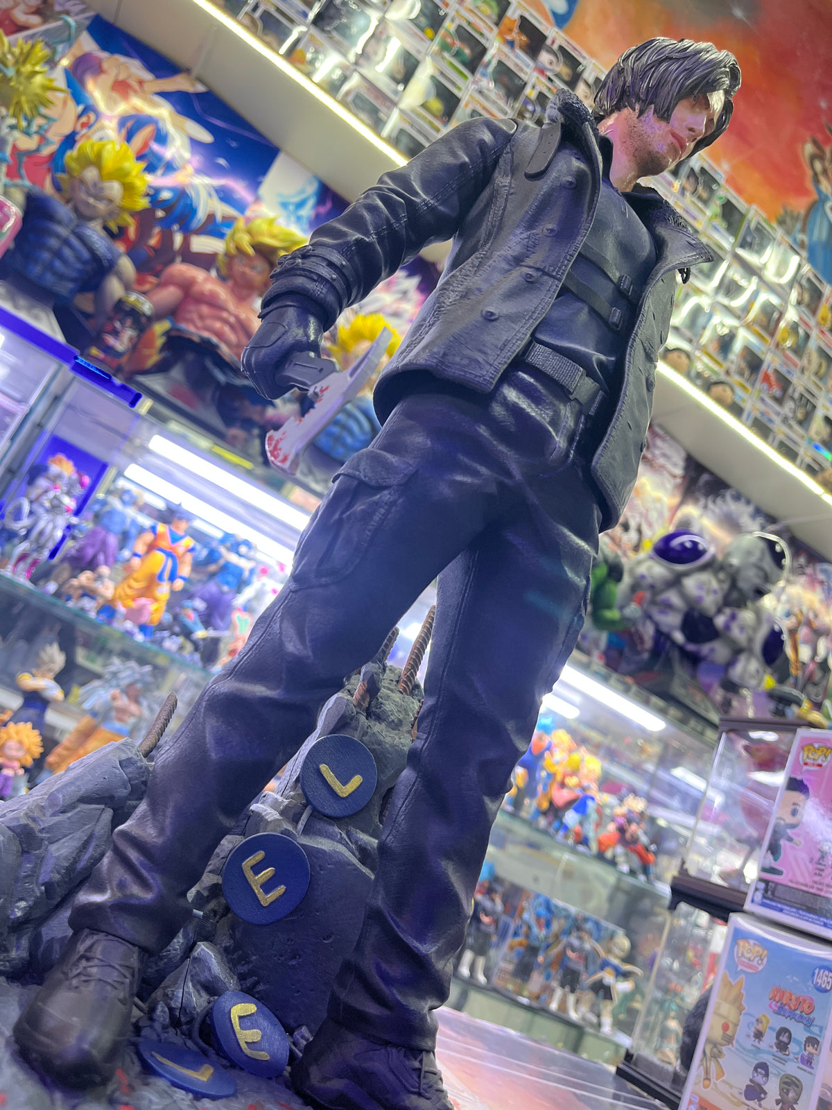 LEON SCOTT RESIDENT EVIL 9 DE 50 x 25CM (IMPRESION 3D )