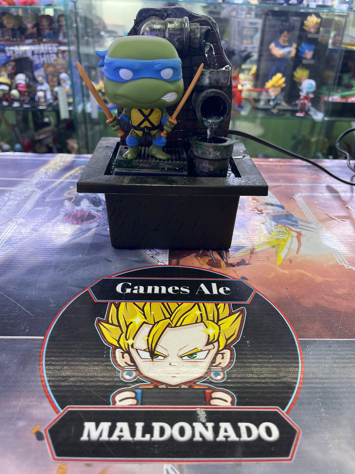 FUENTE DECORATIVA TORTUGAS NINJA ARTESANAL CON FIGURA OFICIAL ( LEONARDO)