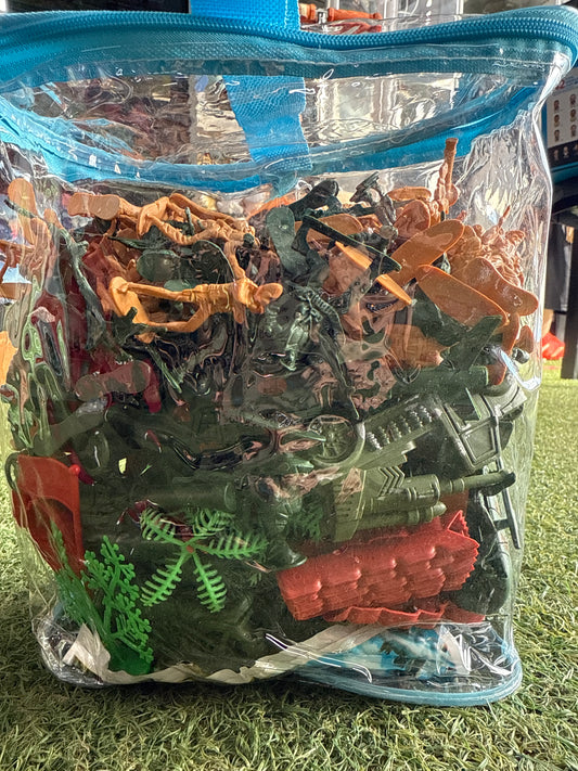 SOLDADOS DE JUGUETES EN BOLSO